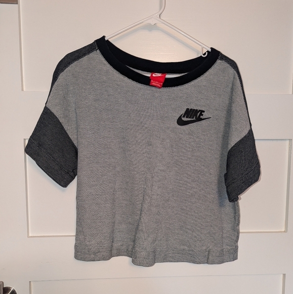 Nike Black and gray women's crop top size medium. Nike red tag. Women's size med - Picture 1 of 4